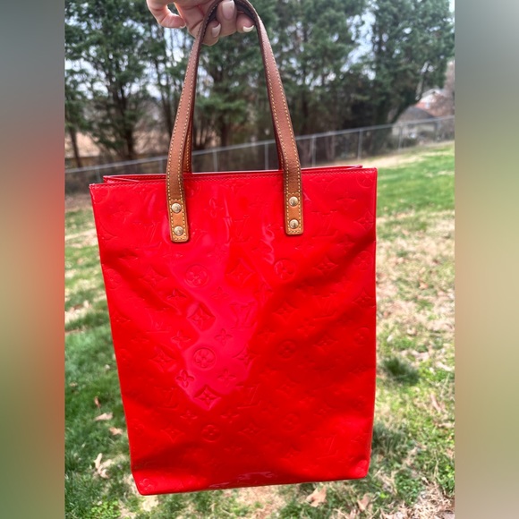 LV w/ COA Reade Shopper Tote MM in Red Vernis - Picture 3 of 16